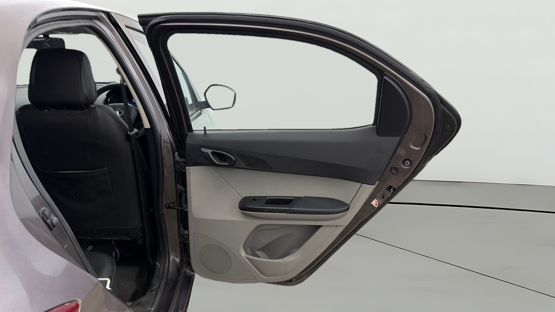View 2019 Tata Tiago Revotorq XB Image 7 Used 2019 Tata Tiago Revotorq XB Image 7