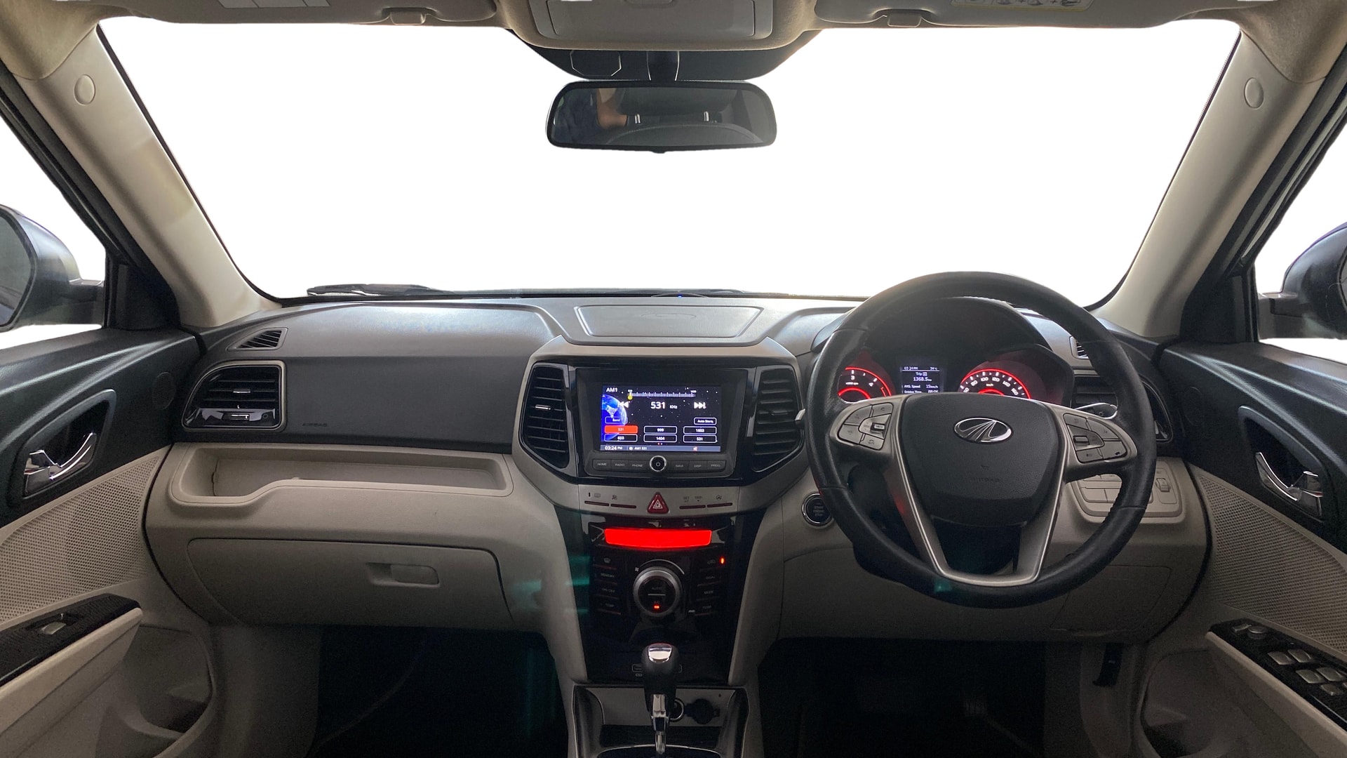 View 2019 Mahindra XUV300 W4 Petrol BS IV Image 15 Used 2019 Mahindra XUV300 W4 Petrol BS IV Image 15