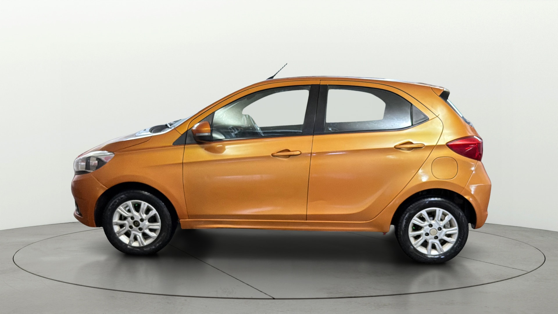 View 2019 Tata Tiago Revotorq XB Image 5 Used 2019 Tata Tiago Revotorq XB Image 5