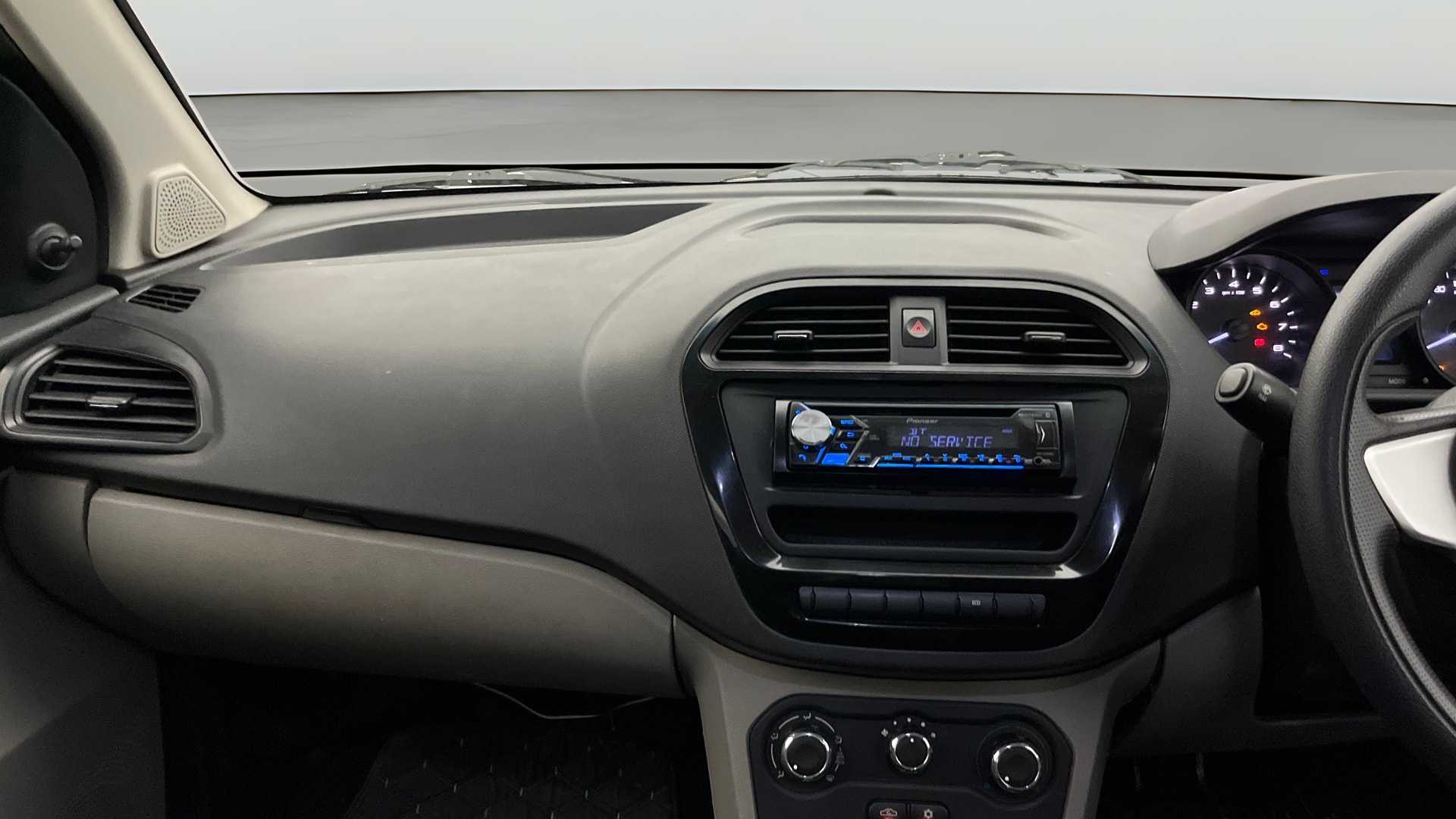 View 2017 Tata Tiago Revotorq XB Image 17 Used 2017 Tata Tiago Revotorq XB Image 17