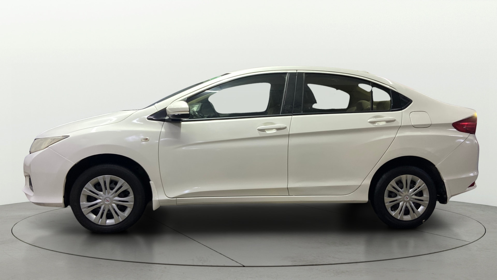 View 2015 Honda City ZX MT Diesel Anniversary Edition Image 6 Used 2015 Honda City ZX MT Diesel Anniversary Edition Image 6