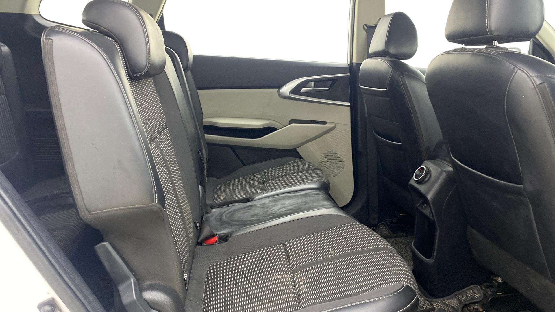 View 2022 Kia Carens Prestige 1.4 Petrol 7 STR Image 34 Used 2022 Kia Carens Prestige 1.4 Petrol 7 STR Image 34