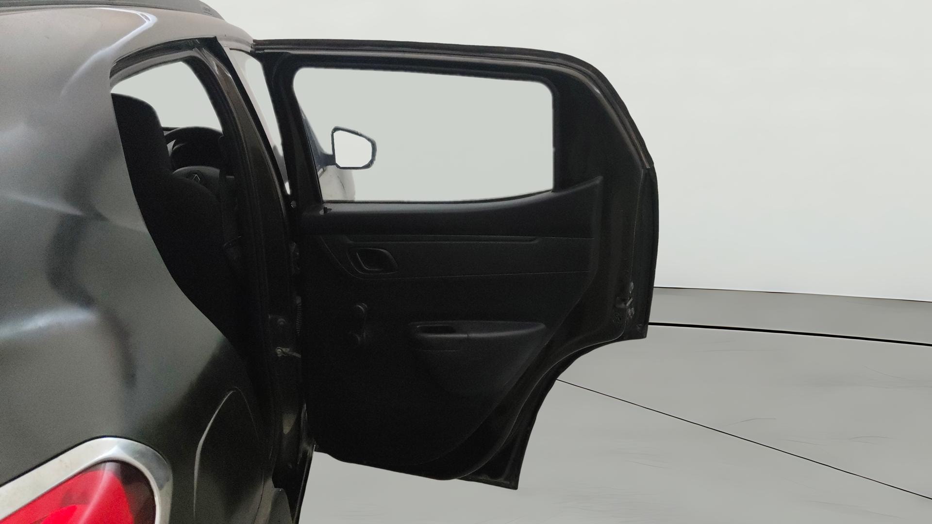 View 2018 Renault Kwid RXT 1.0 Image 7 Used 2018 Renault Kwid RXT 1.0 Image 7