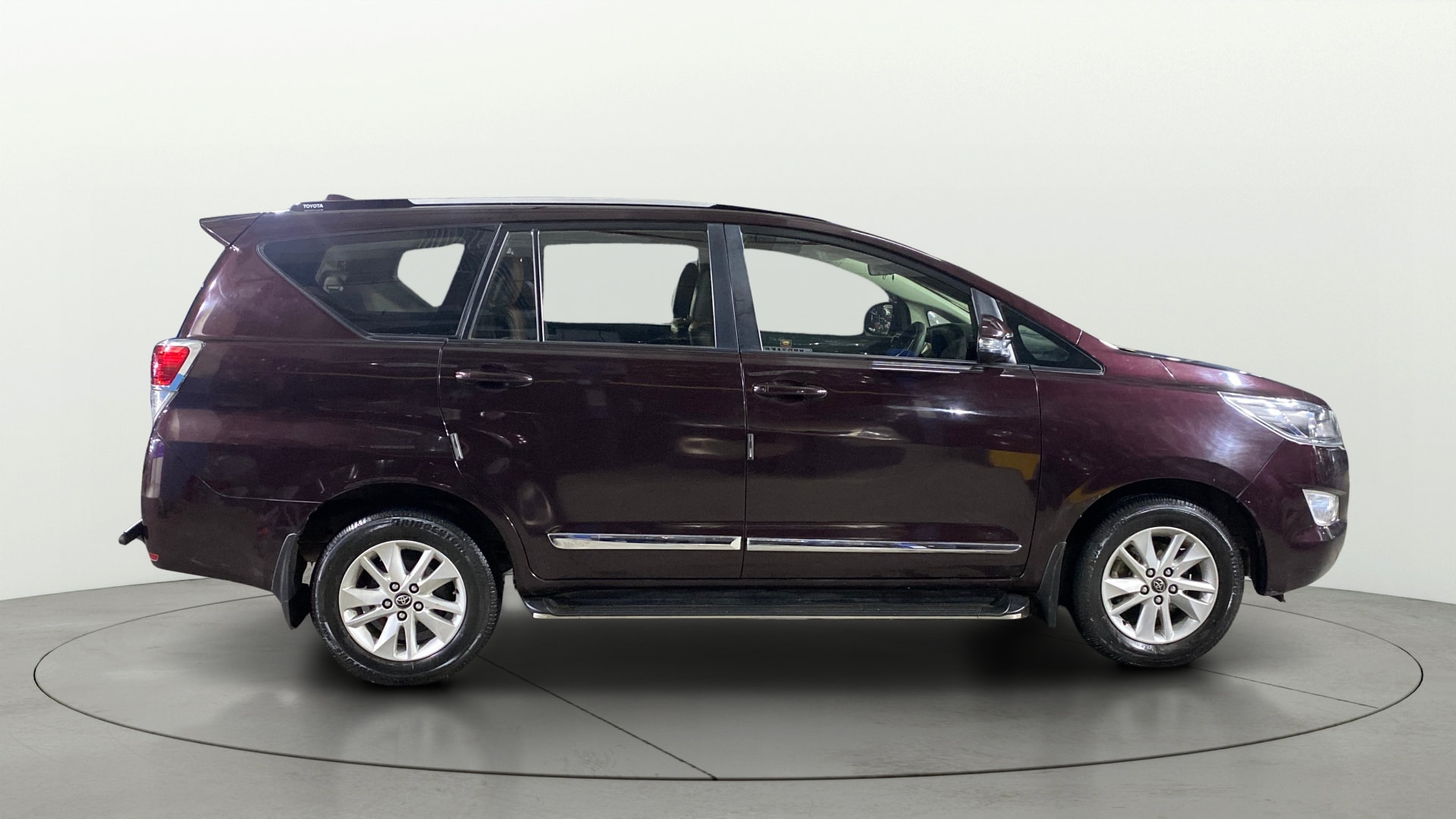 View 2018 Toyota Innova Crysta 2.4 GX MT 8-Seater BS IV Image 8 Used 2018 Toyota Innova Crysta 2.4 GX MT 8-Seater BS IV Image 8