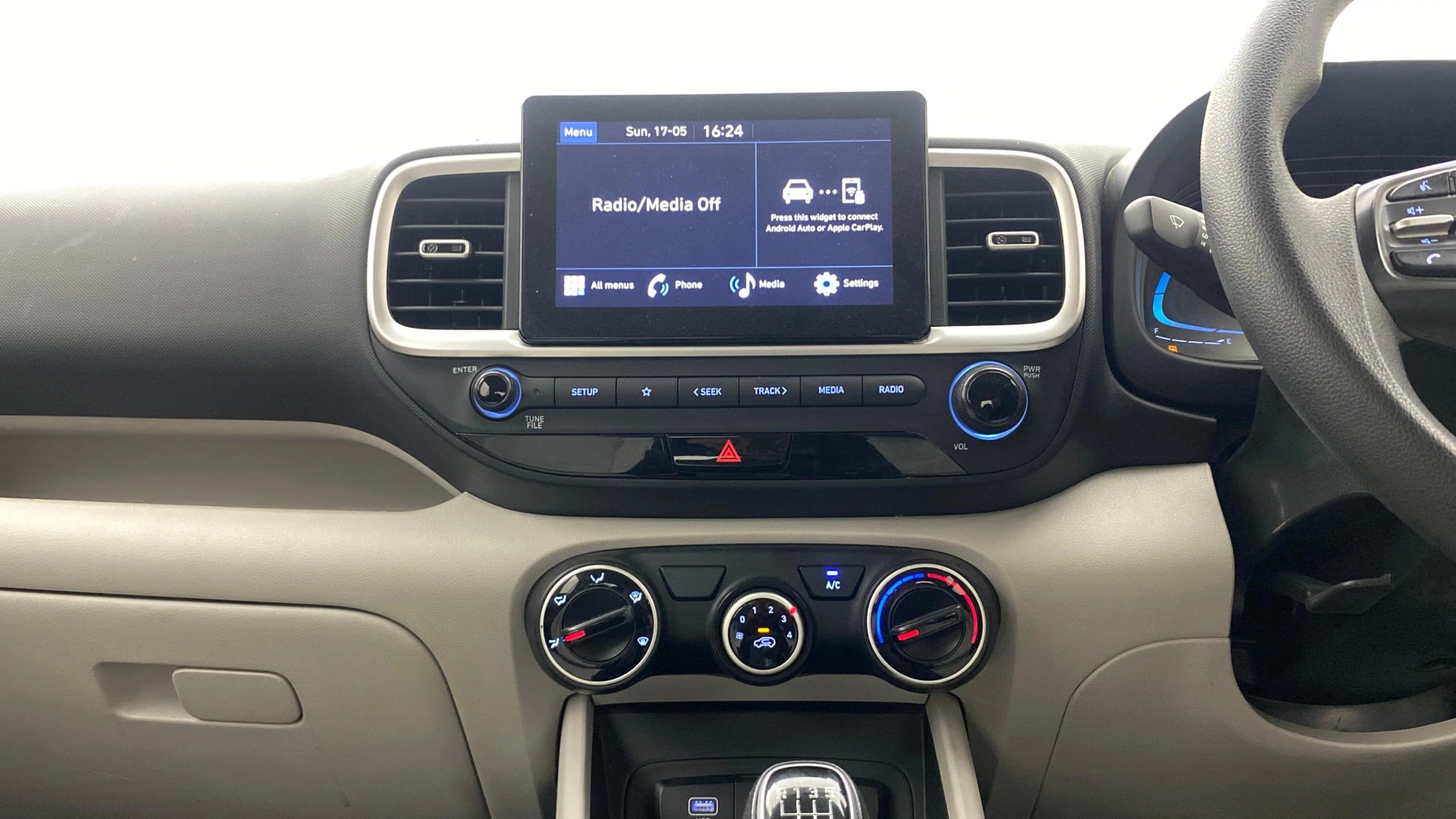 View 2022 Hyundai Venue S Plus 1.5 Diesel MT Image 17 Used 2022 Hyundai Venue S Plus 1.5 Diesel MT Image 17