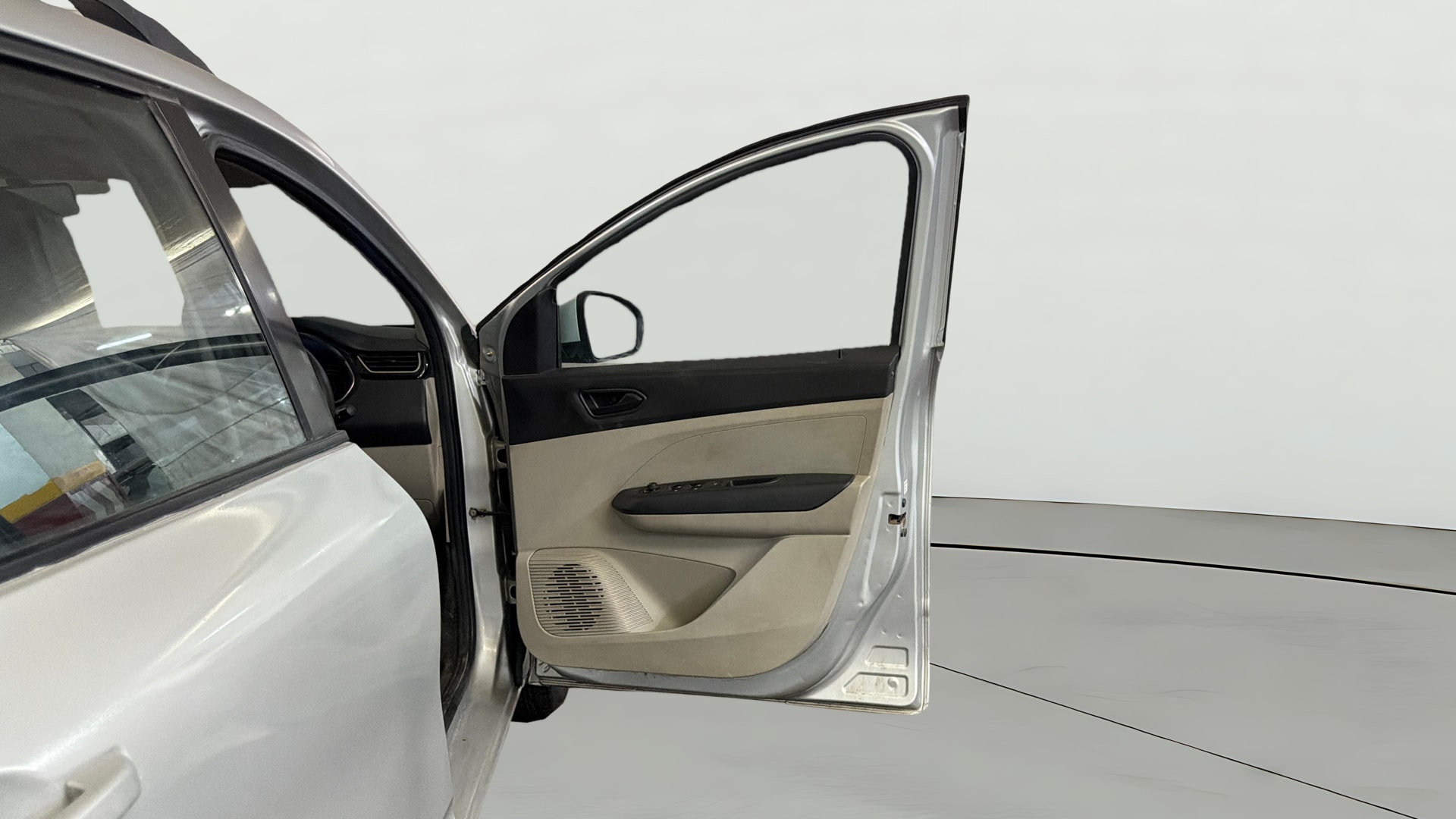 View 2019 Renault Triber RXT Image 44 Used 2019 Renault Triber RXT Image 44