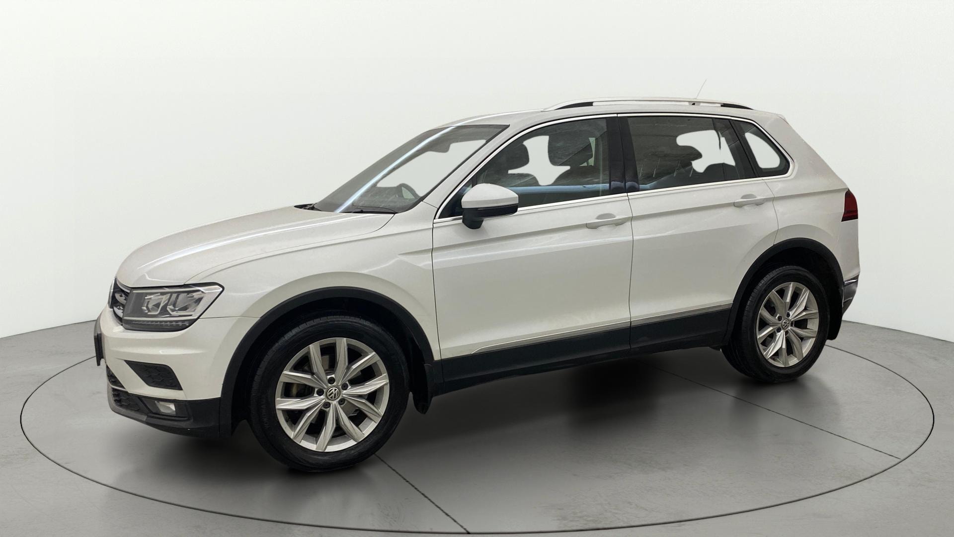 View 2017 Volkswagen Tiguan DSG 4MOTION Comfortline Image 38 Used 2017 Volkswagen Tiguan DSG 4MOTION Comfortline Image 38