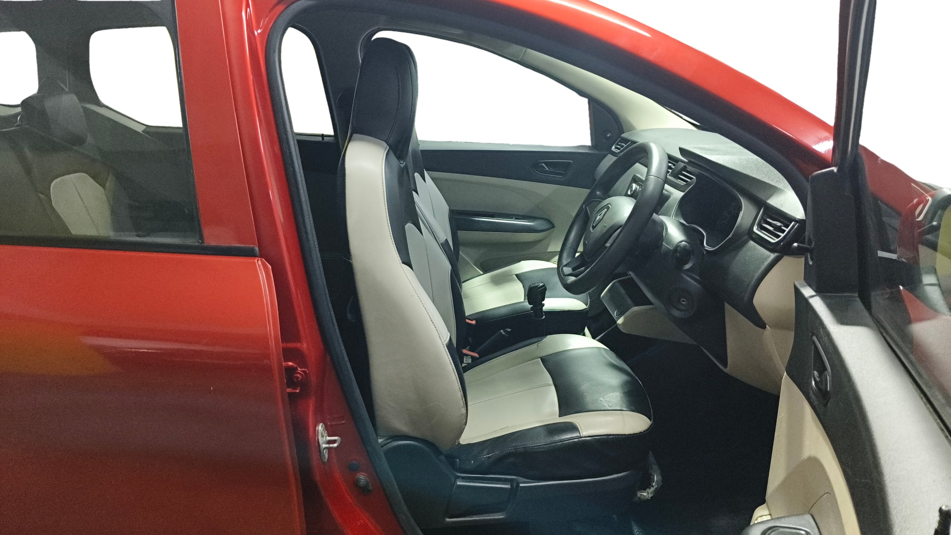 View 2020 Renault Triber RXE Image 27 Used 2020 Renault Triber RXE Image 27