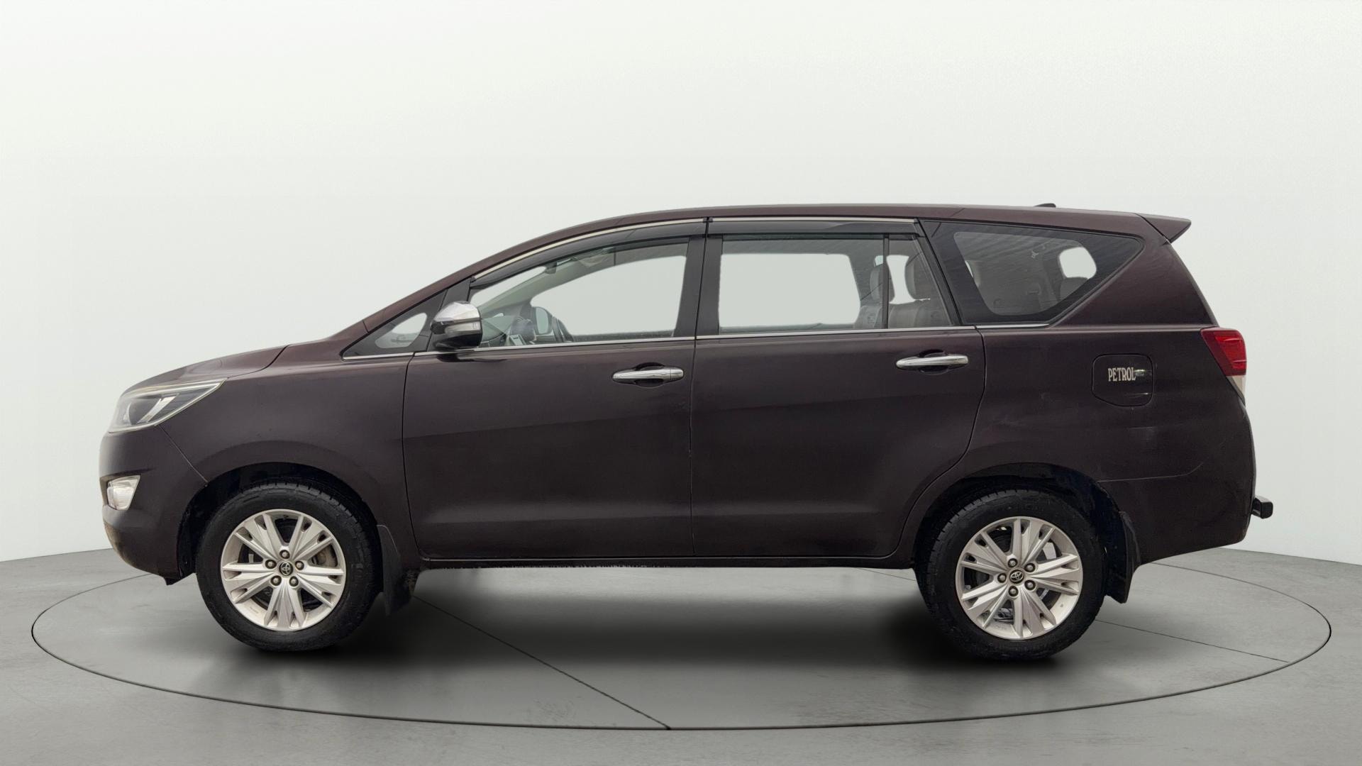 View 2016 Toyota Innova Crysta 2.7 ZX AT 7-Seater BS IV Image 6 Used 2016 Toyota Innova Crysta 2.7 ZX AT 7-Seater BS IV Image 6