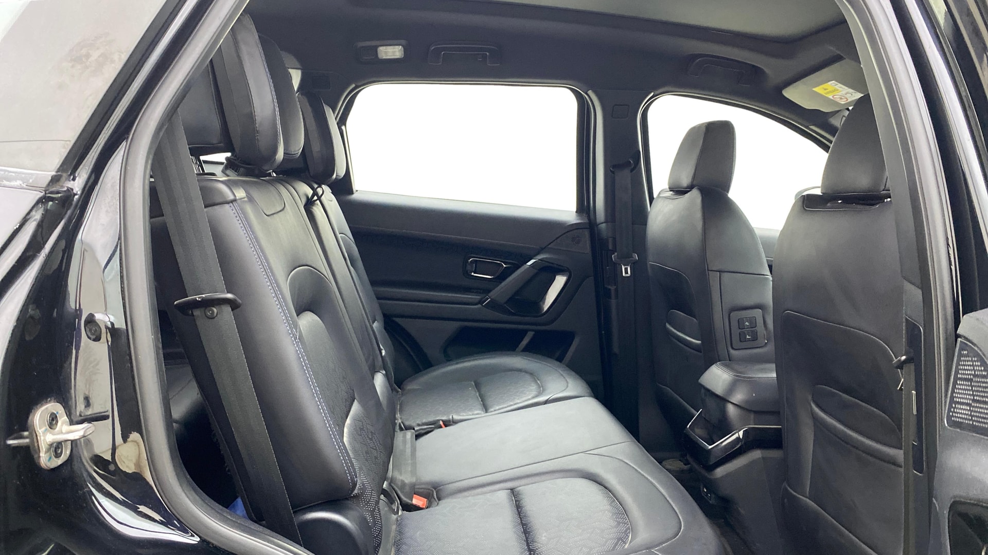 View 2023 Tata Safari XZA Plus Option Dark Image 38 Used 2023 Tata Safari XZA Plus Option Dark Image 38