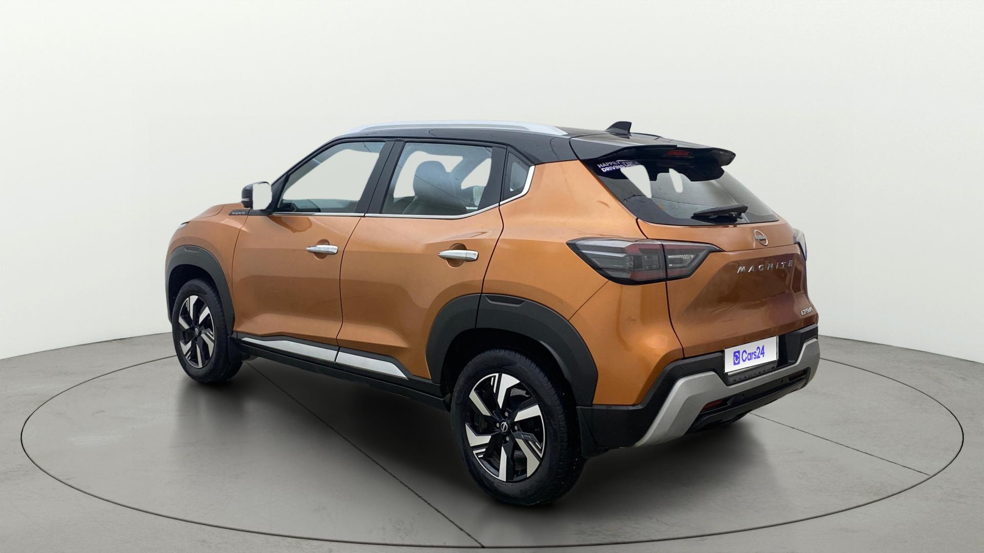 View 2025 Nissan Magnite Tekna B4D 1.0 Petrol AMT Image 2 Used 2025 Nissan Magnite Tekna B4D 1.0 Petrol AMT Image 2