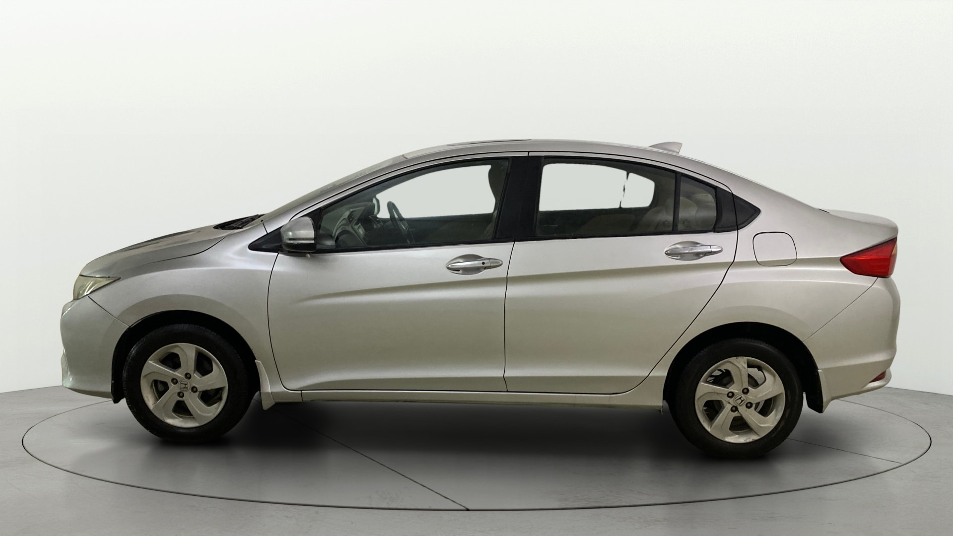 View 2016 Honda City ZX MT Diesel Anniversary Edition Image 6 Used 2016 Honda City ZX MT Diesel Anniversary Edition Image 6