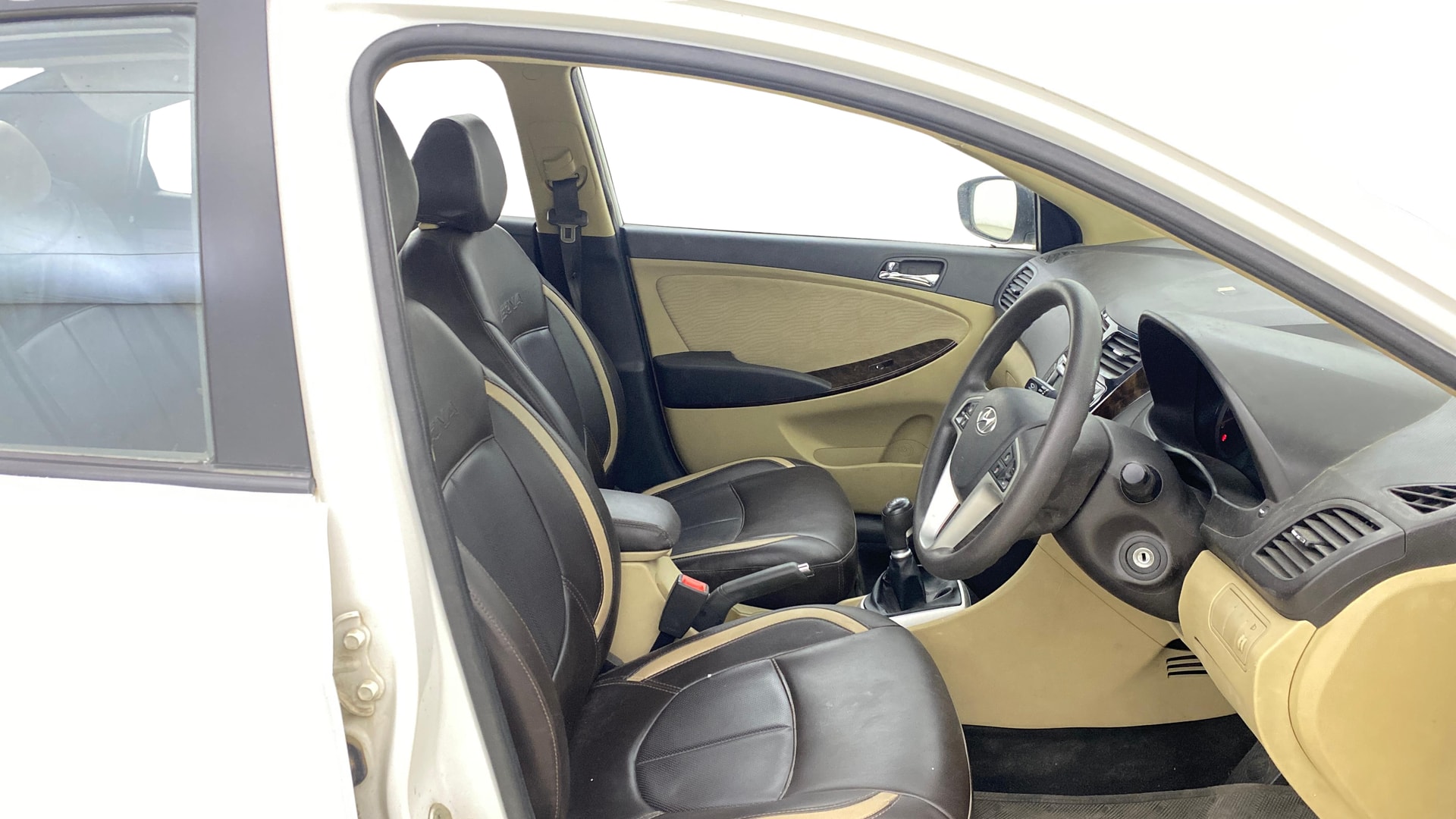 View 2014 Hyundai Fluidic Verna 1.6 VTVT SX Image 26 Used 2014 Hyundai Fluidic Verna 1.6 VTVT SX Image 26