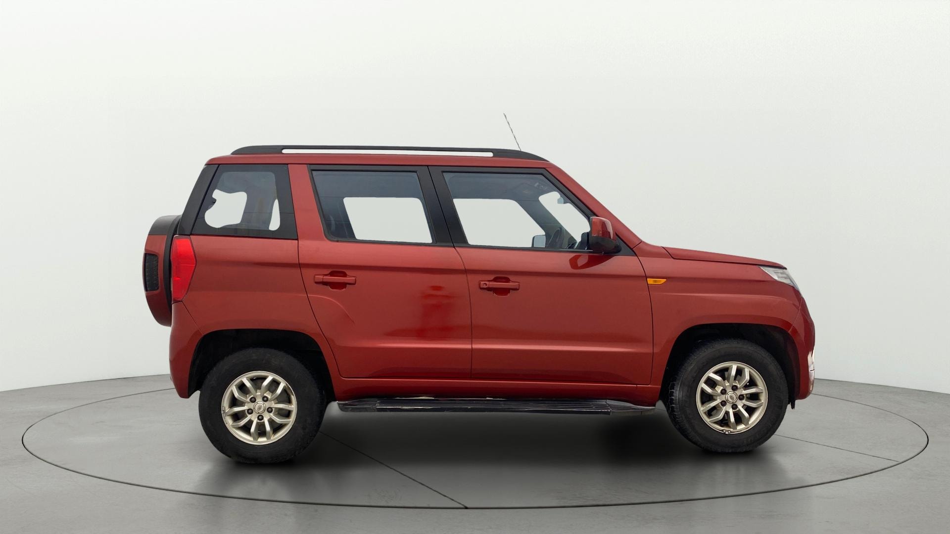 View 2017 Mahindra TUV300 T8 Image 8 Used 2017 Mahindra TUV300 T8 Image 8