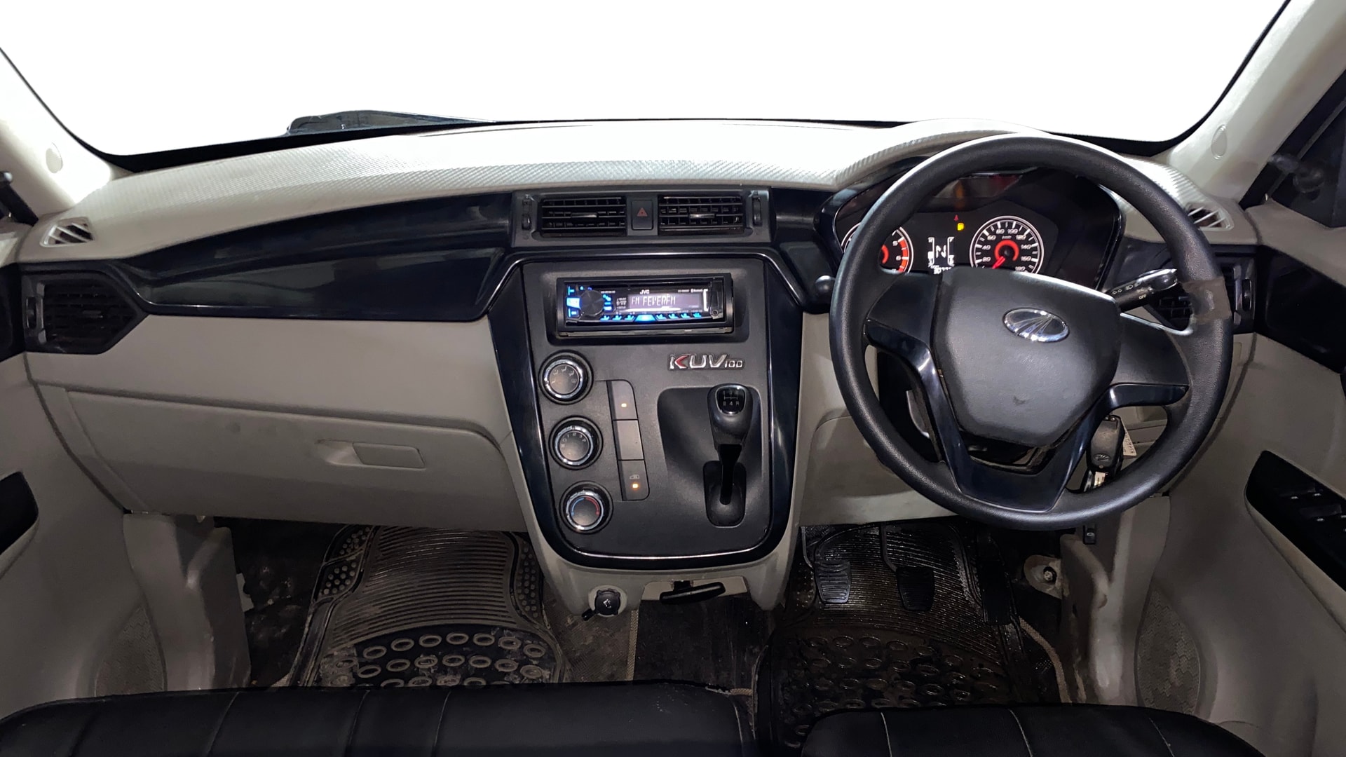 View 2016 Mahindra KUV100 K4 Plus Petrol 6 Seater BS IV Image 15 Used 2016 Mahindra KUV100 K4 Plus Petrol 6 Seater BS IV Image 15