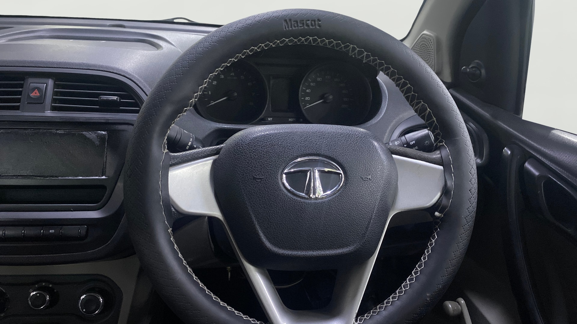 View 2018 Tata Tiago Revotorq XB Image 12 Used 2018 Tata Tiago Revotorq XB Image 12