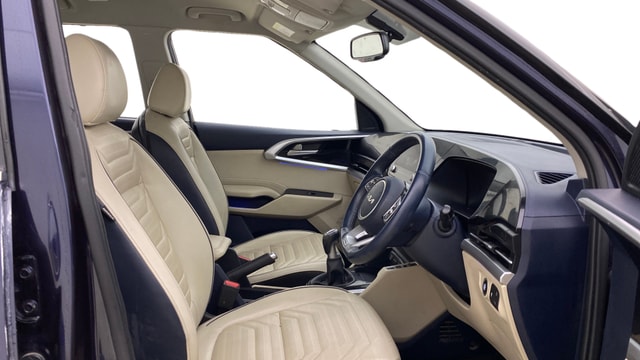 View Kia Carens Image 19 Used Kia Carens Image 19
