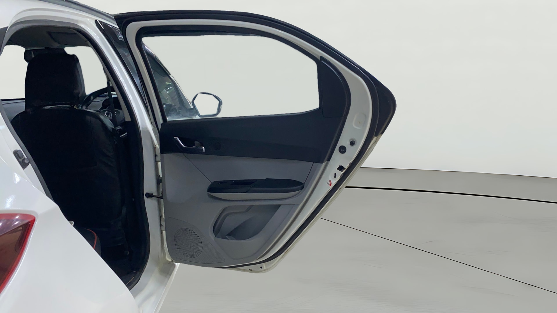 View 2021 Tata Tiago Revotorq XB Image 7 Used 2021 Tata Tiago Revotorq XB Image 7