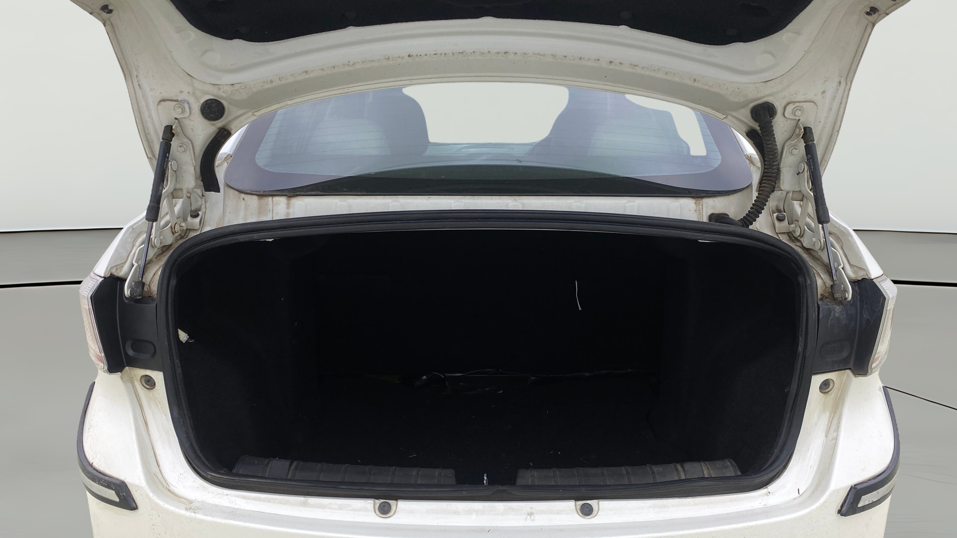 View 2022 Tata Tigor XE Diesel Image 38 Used 2022 Tata Tigor XE Diesel Image 38