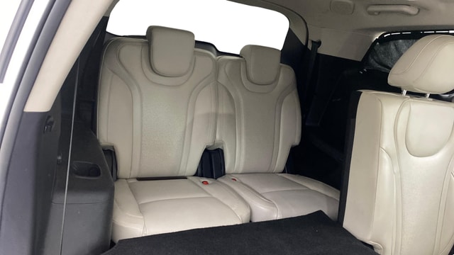 View Mahindra XUV700 Image 10 Used Mahindra XUV700 Image 10