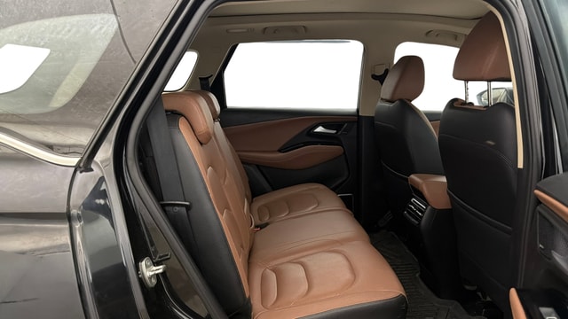 View MG Hector Plus Image 30 Used MG Hector Plus Image 30