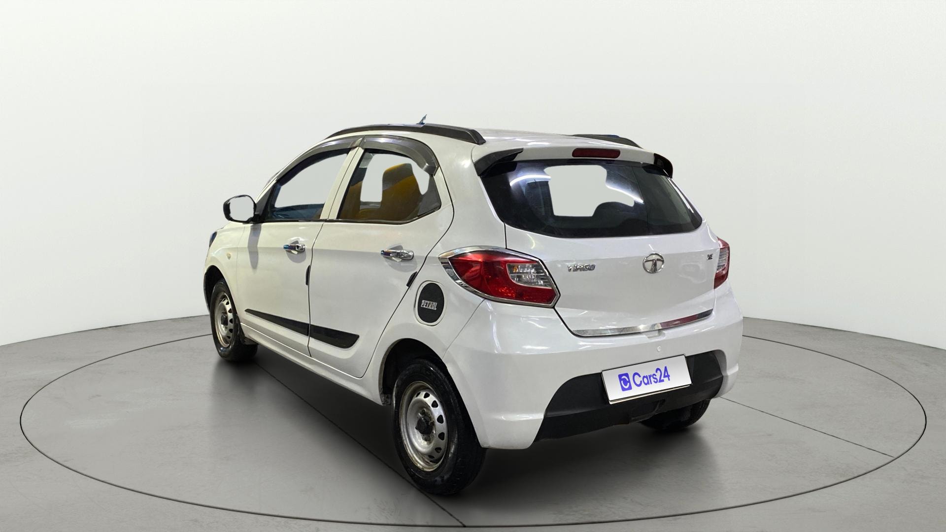 View 2017 Tata Tiago Revotorq XB Image 2 Used 2017 Tata Tiago Revotorq XB Image 2