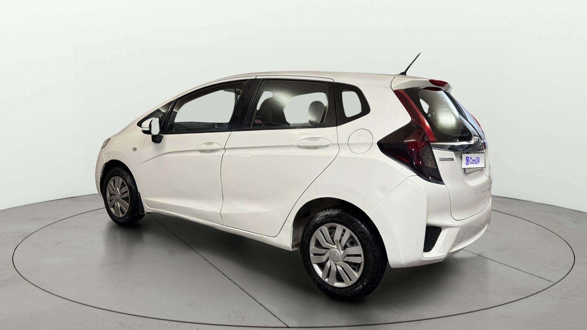 View 2015 Honda Jazz E MT Diesel Image 2 Used 2015 Honda Jazz E MT Diesel Image 2