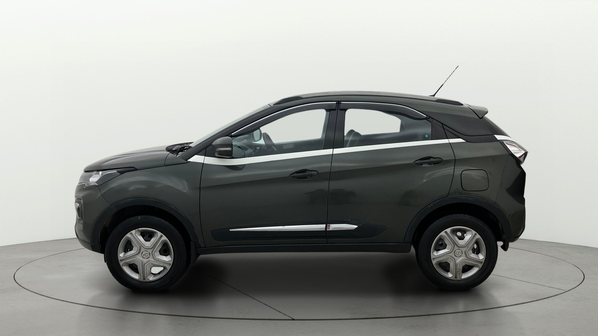 View 2020 Tata Nexon Revotron XE Image 5 Used 2020 Tata Nexon Revotron XE Image 5