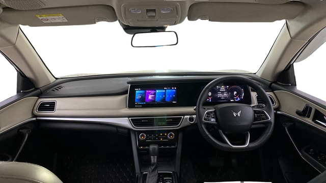 View Mahindra XUV700 Image 32 Used Mahindra XUV700 Image 32