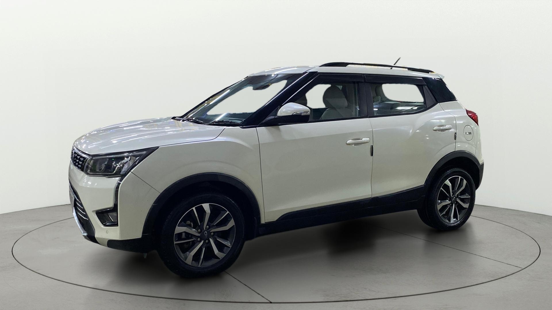 View 2021 Mahindra XUV300 W4 Petrol BS IV Image 38 Used 2021 Mahindra XUV300 W4 Petrol BS IV Image 38
