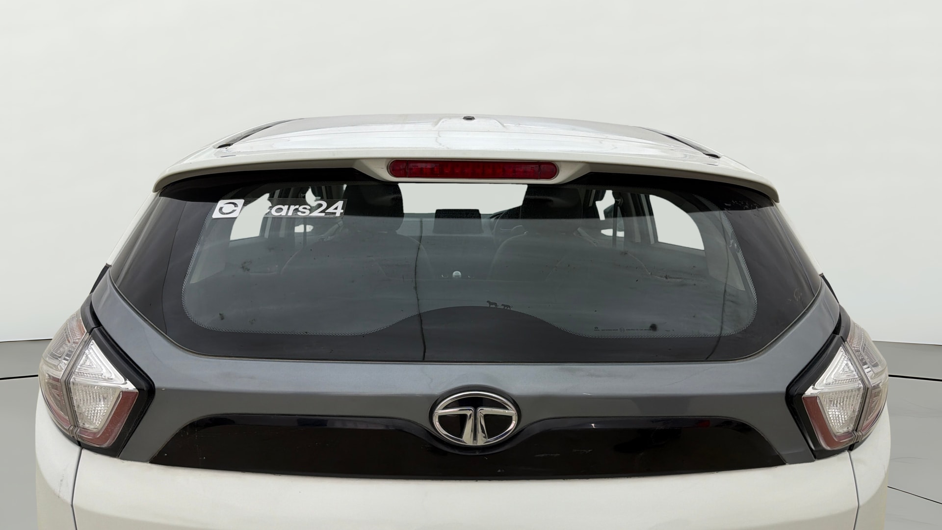 View 2018 Tata Nexon Revotron XE Image 4 Used 2018 Tata Nexon Revotron XE Image 4