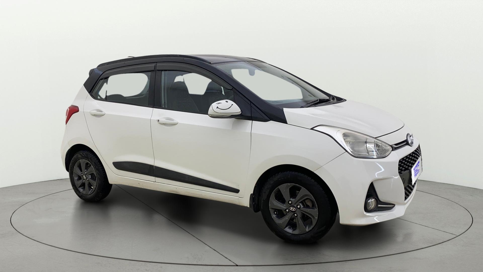 View 2018 Hyundai Grand i10 Sportz 1.2 Kappa VTVT Dual Tone Image 13 Used 2018 Hyundai Grand i10 Sportz 1.2 Kappa VTVT Dual Tone Image 13