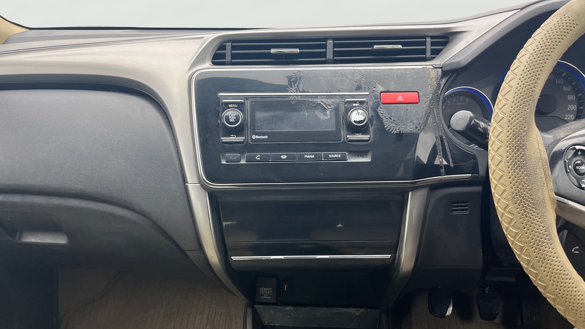 View 2015 Honda City ZX MT Diesel Anniversary Edition Image 18 Used 2015 Honda City ZX MT Diesel Anniversary Edition Image 18