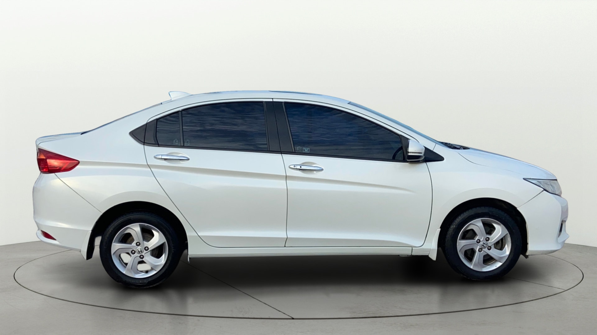 View 2016 Honda City ZX MT Diesel Anniversary Edition Image 9 Used 2016 Honda City ZX MT Diesel Anniversary Edition Image 9