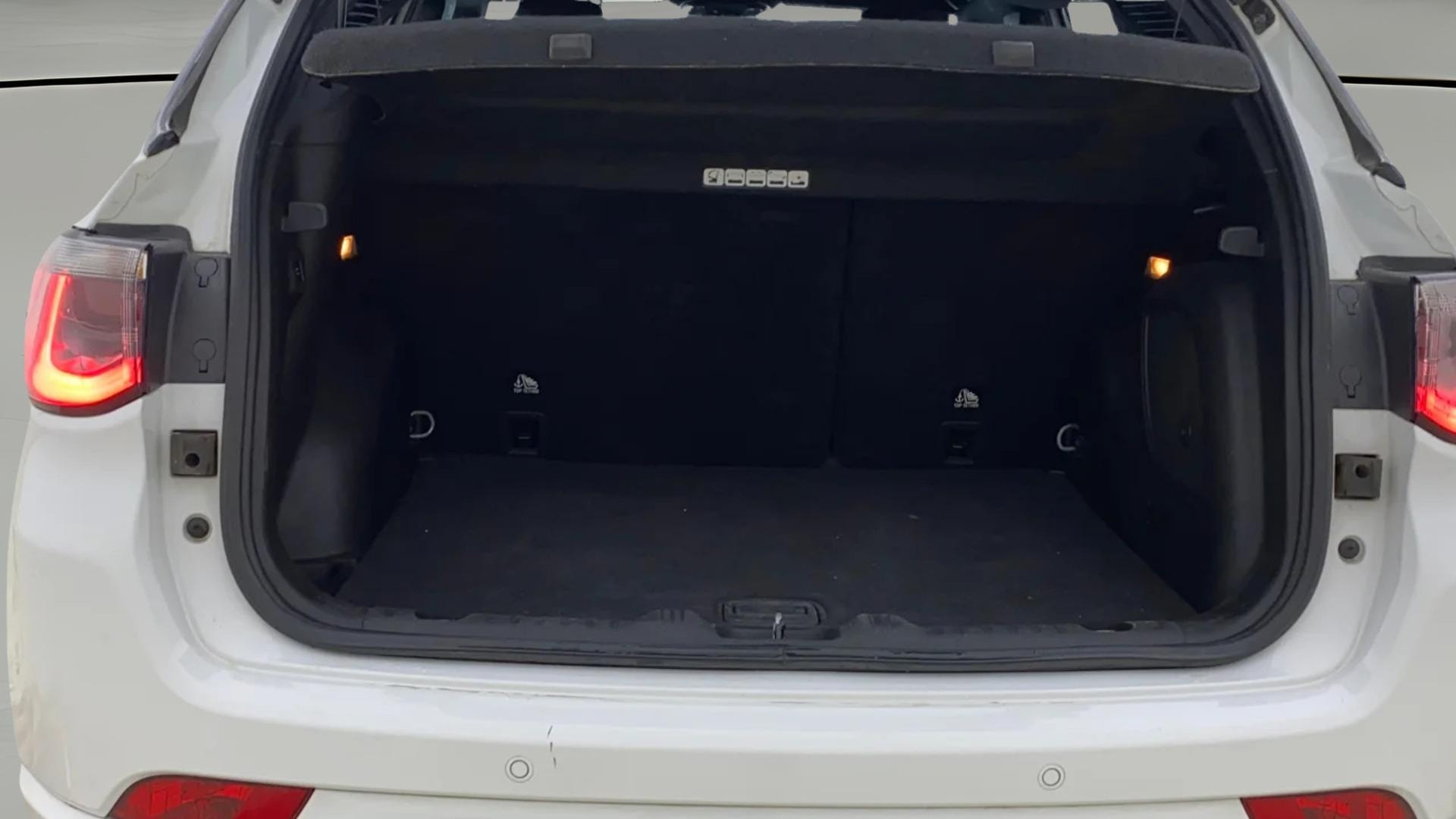 View 2022 Jeep Compass S (O) 1.4 Petrol DDCT Image 42 Used 2022 Jeep Compass S (O) 1.4 Petrol DDCT Image 42