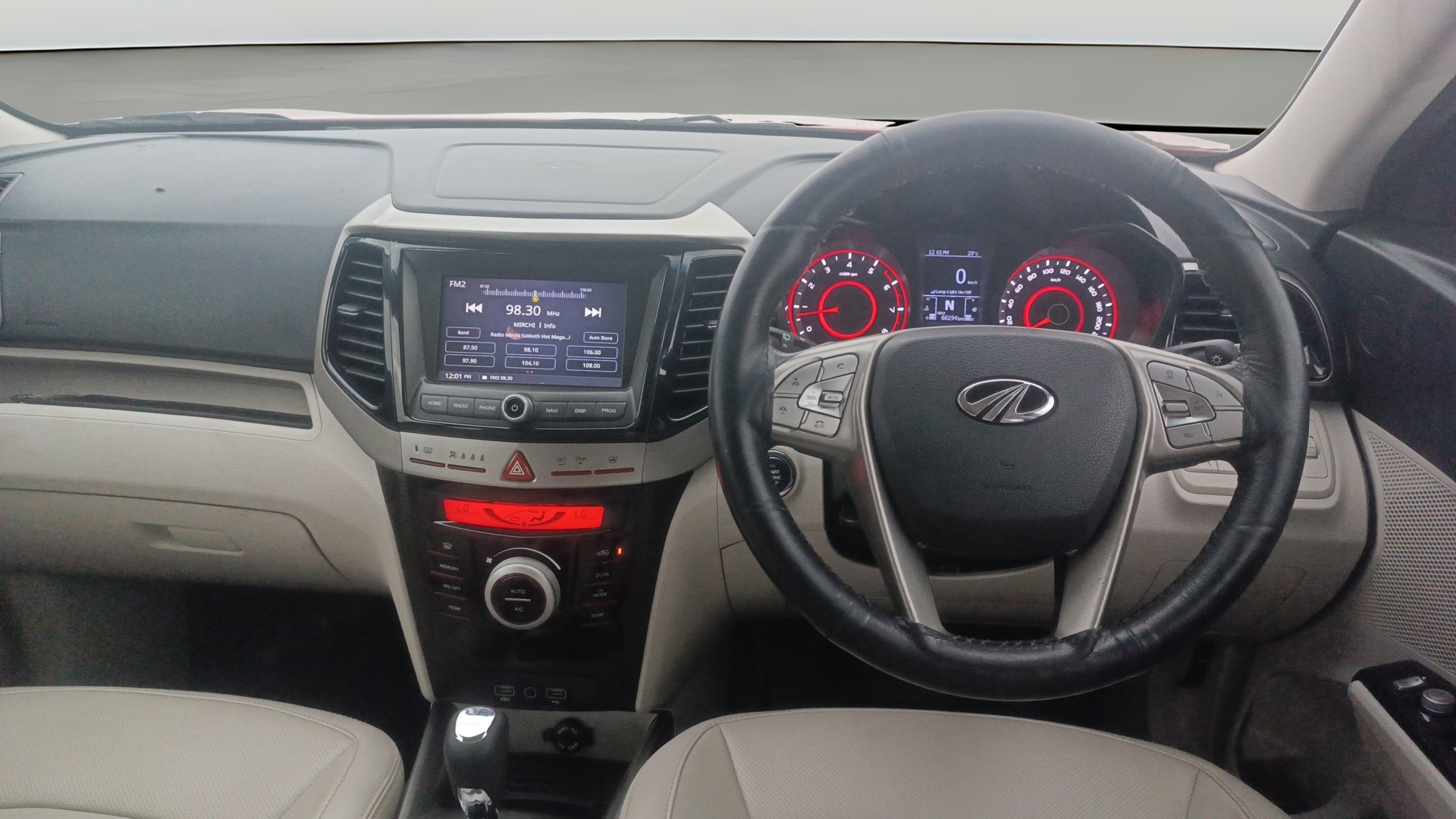 View 2021 Mahindra XUV300 W4 Petrol BS IV Image 13 Used 2021 Mahindra XUV300 W4 Petrol BS IV Image 13