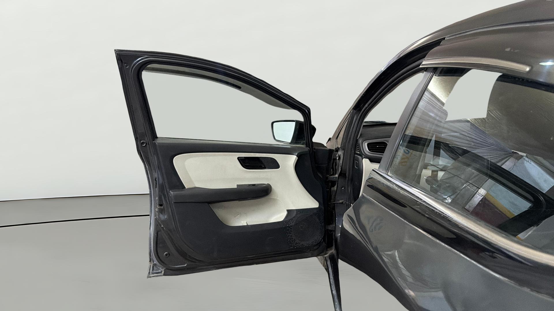 View 2021 Tata Altroz XE Petrol Image 30 Used 2021 Tata Altroz XE Petrol Image 30