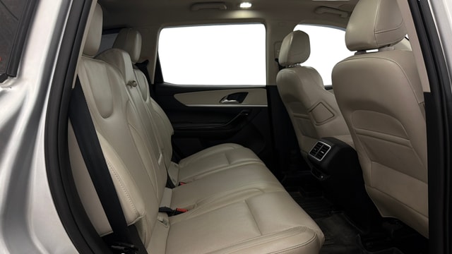 View Mahindra XUV700 Image 38 Used Mahindra XUV700 Image 38