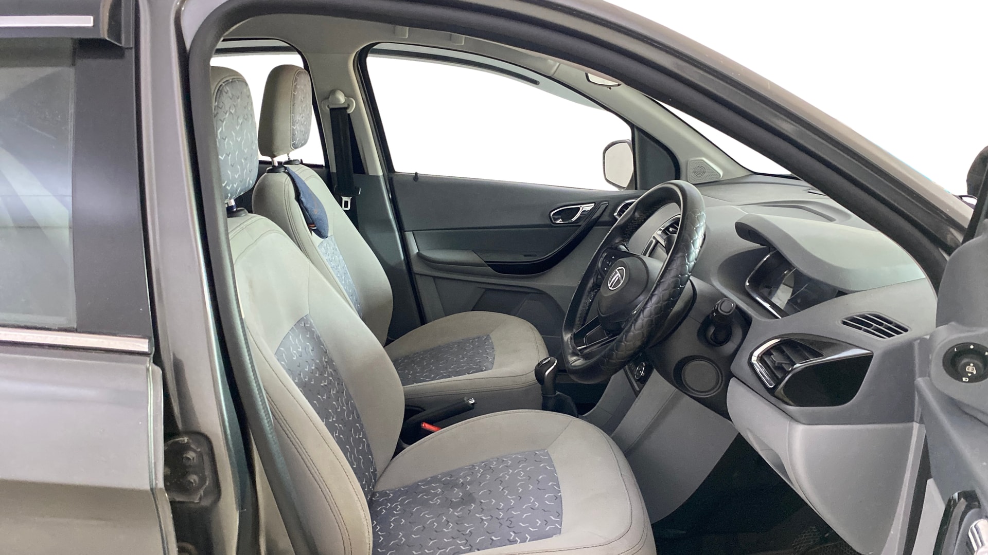 View 2020 Tata Tigor XE Diesel Image 26 Used 2020 Tata Tigor XE Diesel Image 26