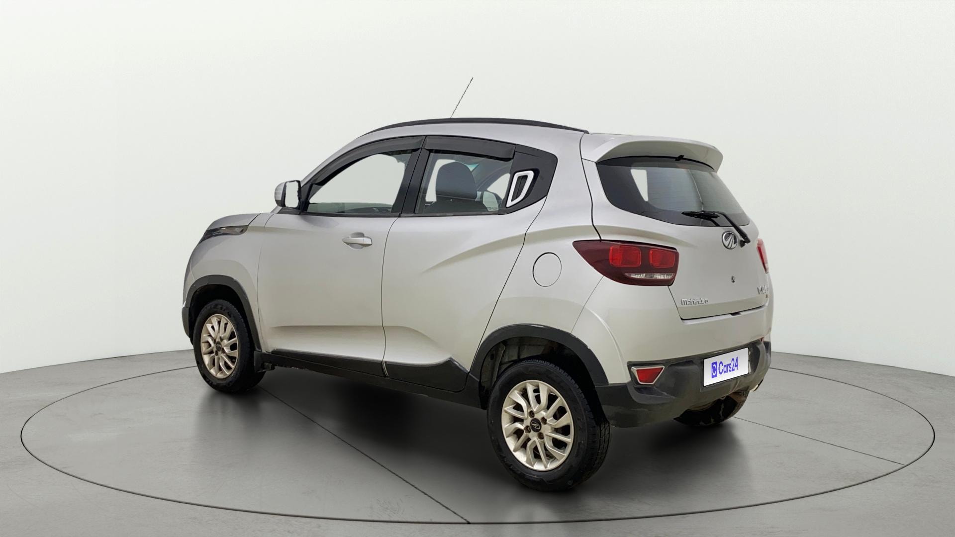 View 2016 Mahindra KUV100 K8 Petrol 5 Seater BS IV Image 2 Used 2016 Mahindra KUV100 K8 Petrol 5 Seater BS IV Image 2