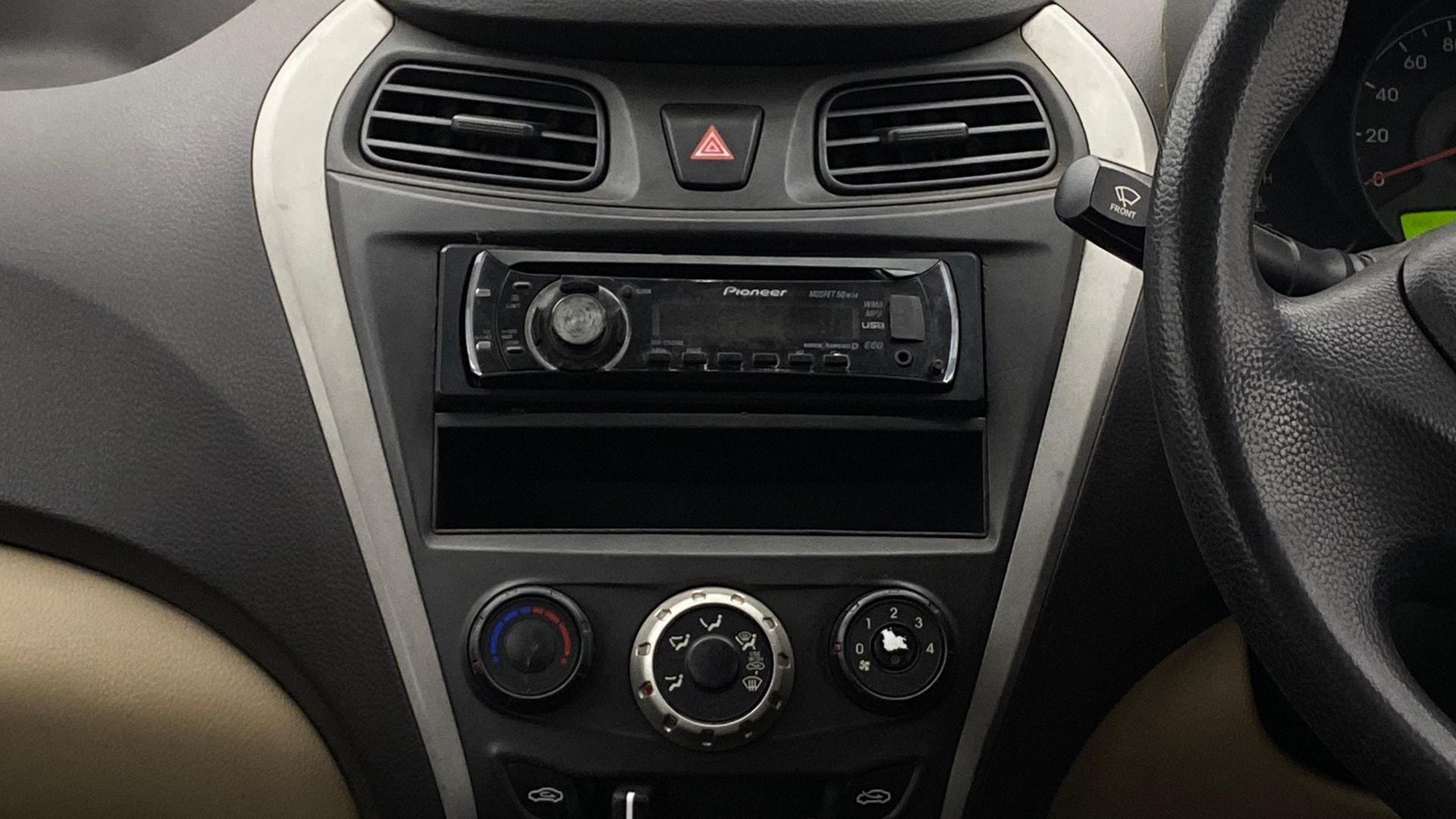 View 2015 Hyundai EON Era Plus Image 17 Used 2015 Hyundai EON Era Plus Image 17