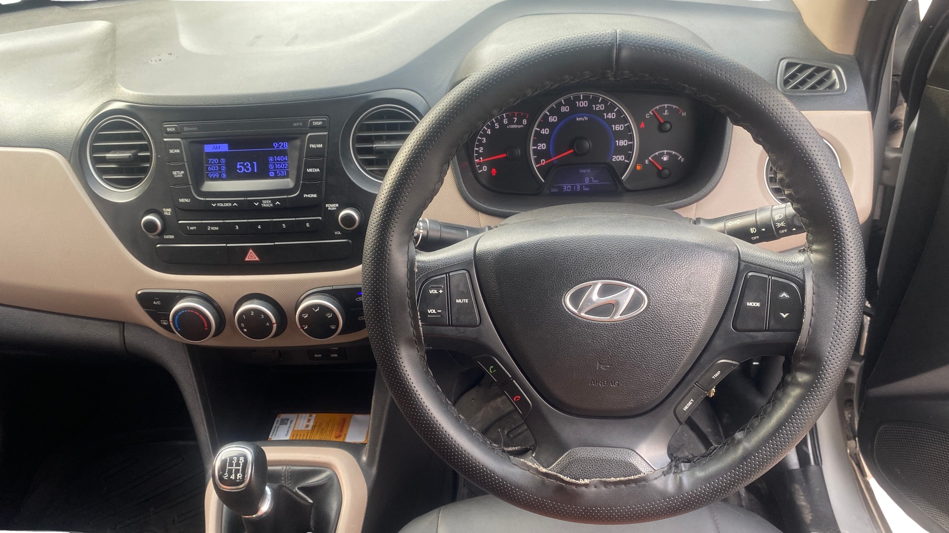 View 2016 Hyundai Grand i10 Sportz 1.2 Kappa Image 20 Used 2016 Hyundai Grand i10 Sportz 1.2 Kappa Image 20