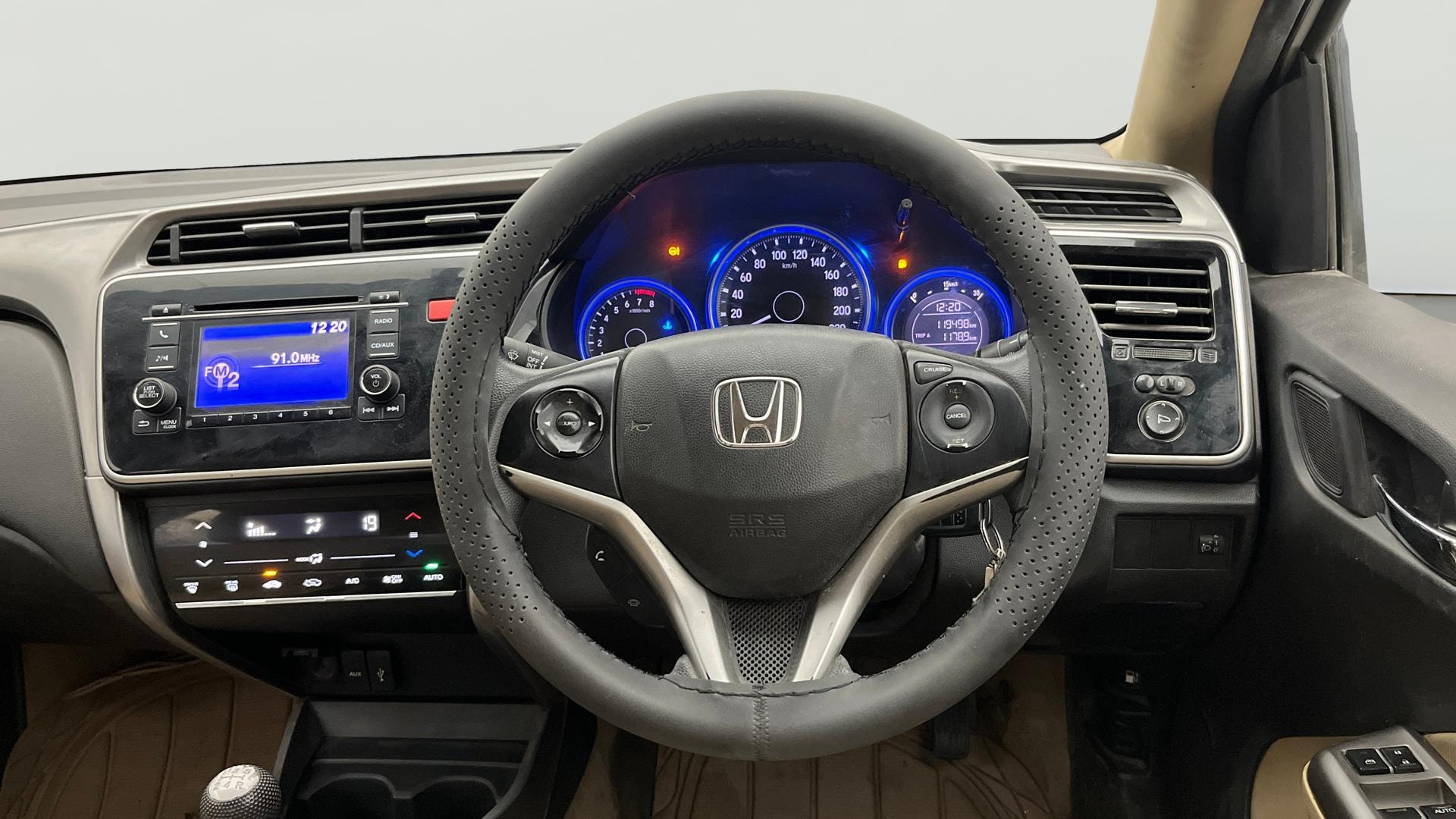 View 2015 Honda City ZX MT Diesel Anniversary Edition Image 13 Used 2015 Honda City ZX MT Diesel Anniversary Edition Image 13