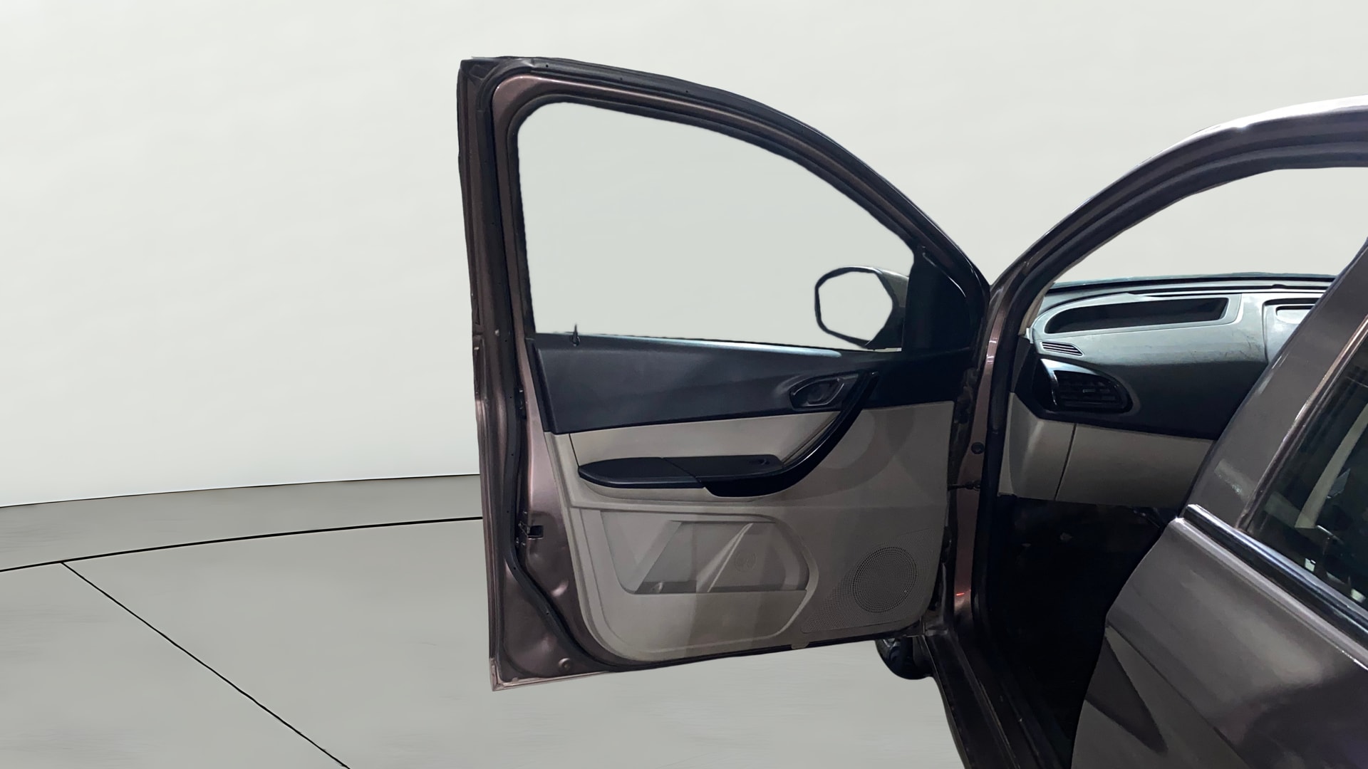 View 2018 Tata Tiago Revotorq XB Image 30 Used 2018 Tata Tiago Revotorq XB Image 30