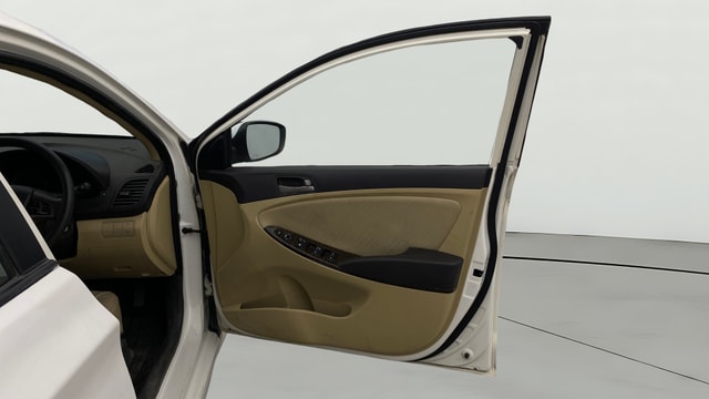 View Hyundai Fluidic Verna Image 44 Used Hyundai Fluidic Verna Image 44