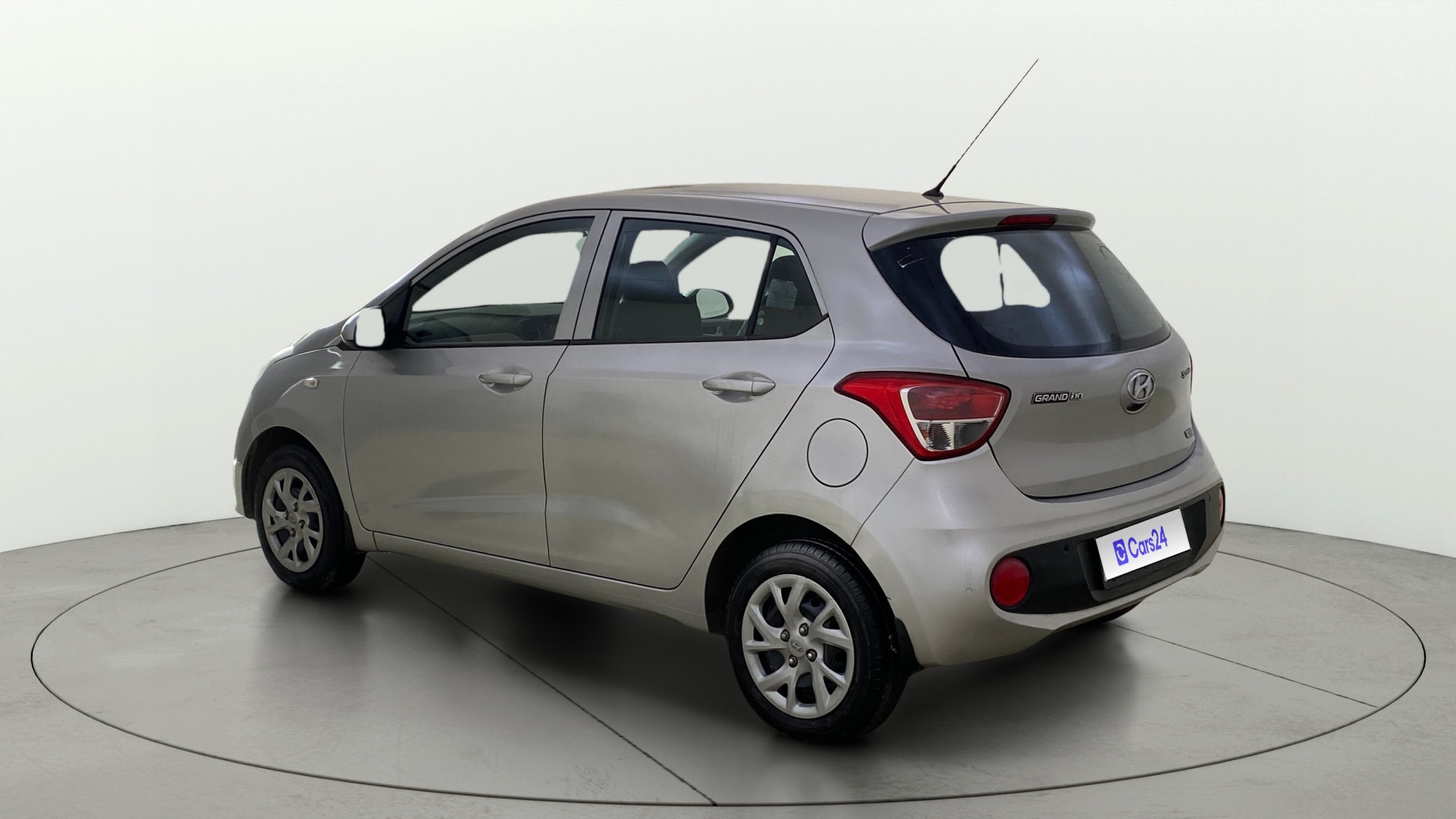 View 2017 Hyundai Grand i10 1.2 Sportz(O) Petrol Image 2 Used 2017 Hyundai Grand i10 1.2 Sportz(O) Petrol Image 2