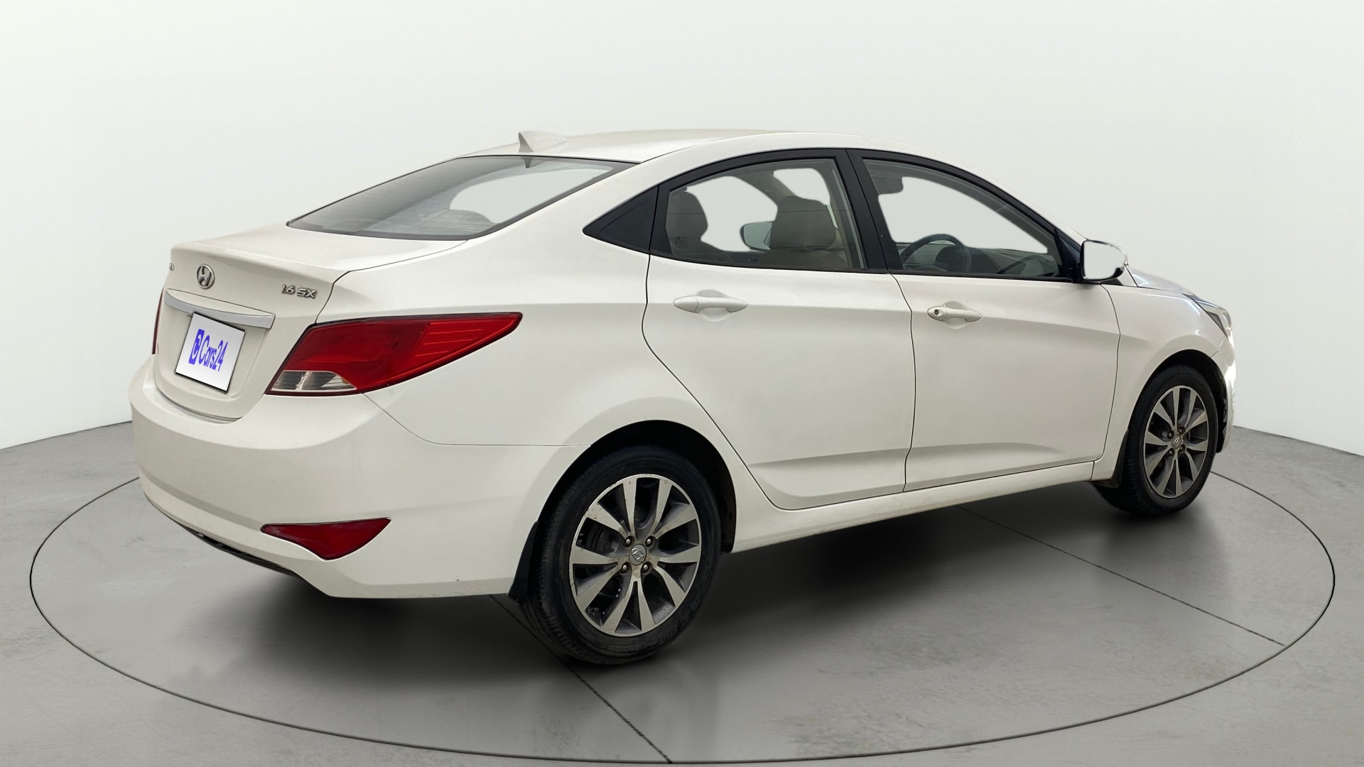 View 2017 Hyundai Fluidic Verna 1.6 VTVT SX Image 42 Used 2017 Hyundai Fluidic Verna 1.6 VTVT SX Image 42