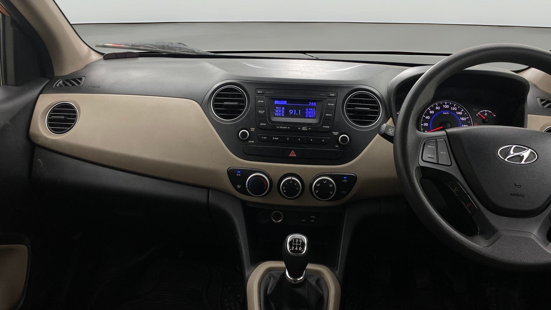 View 2016 Hyundai Grand i10 Sportz 1.2 Kappa Image 17 Used 2016 Hyundai Grand i10 Sportz 1.2 Kappa Image 17