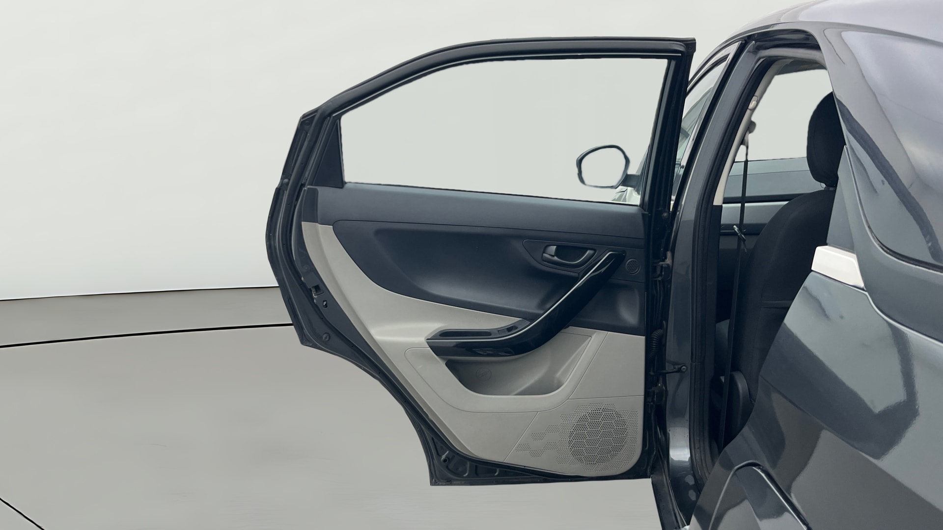 View 2019 Tata Nexon Revotron XM Image 14 Used 2019 Tata Nexon Revotron XM Image 14