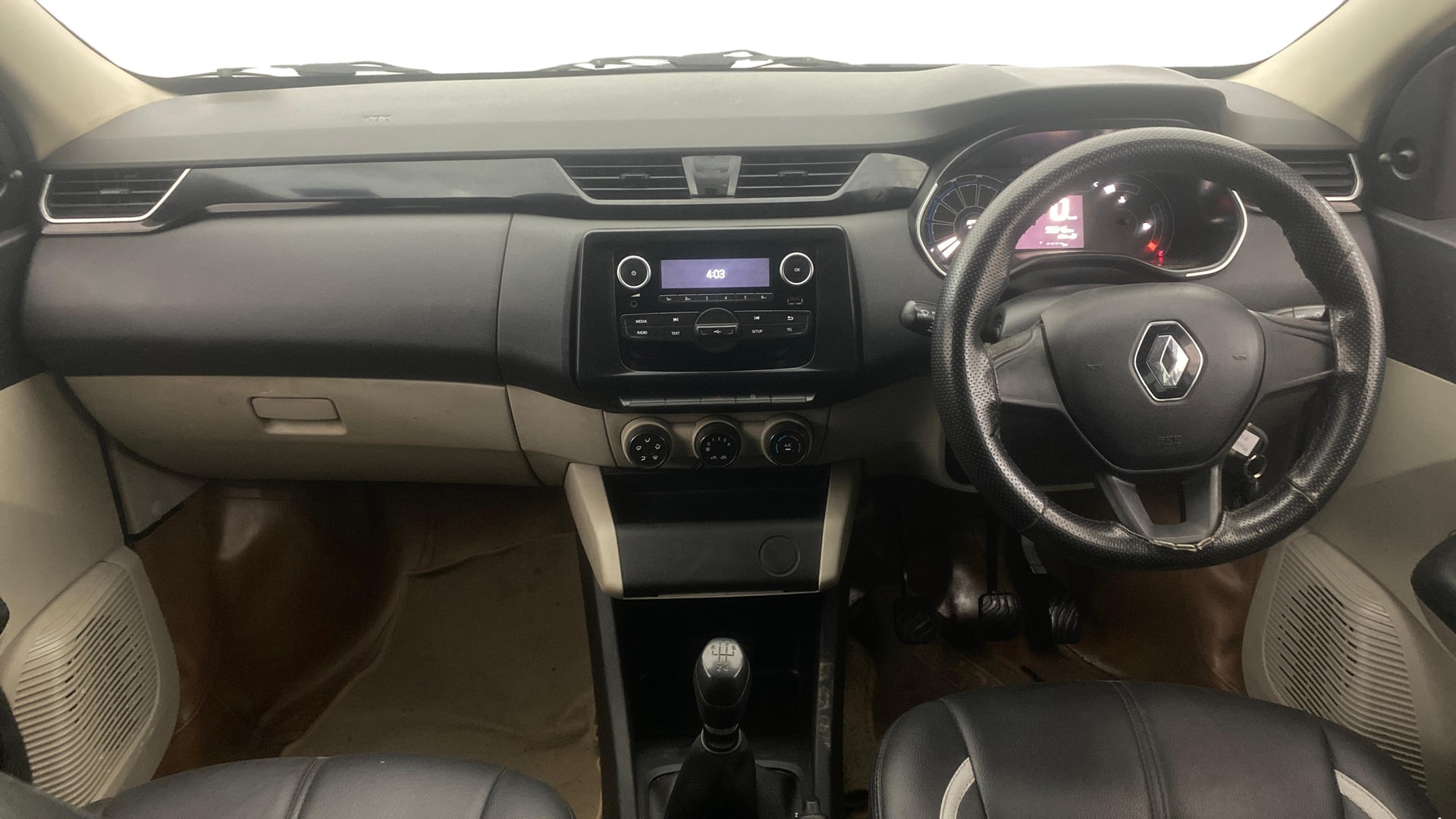 View 2021 Renault Triber RXE Image 16 Used 2021 Renault Triber RXE Image 16